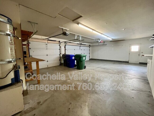 Building Photo - 40120 Sagewood Dr