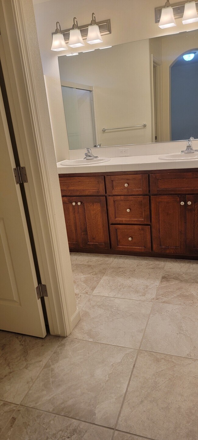 Building Photo - 2685 W McComb Ave