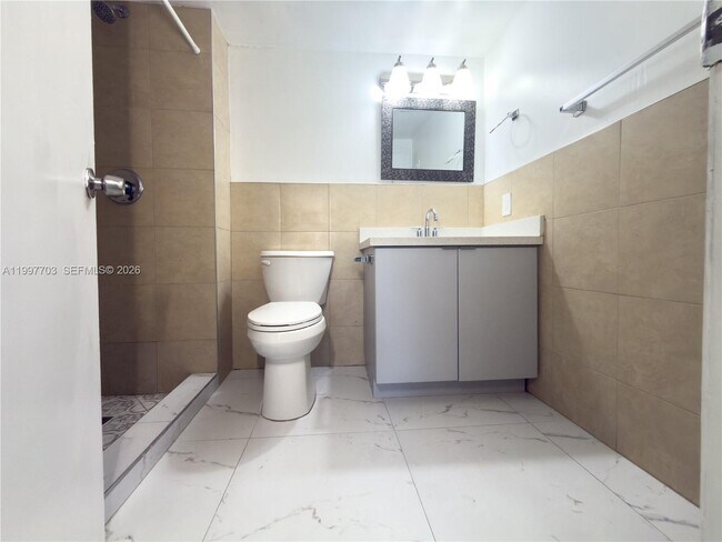 Building Photo - 605 S State Rd 7