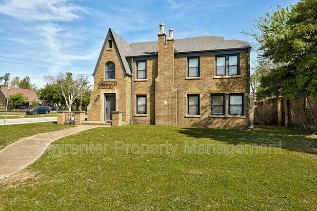 Building Photo - 701 NE 14th St