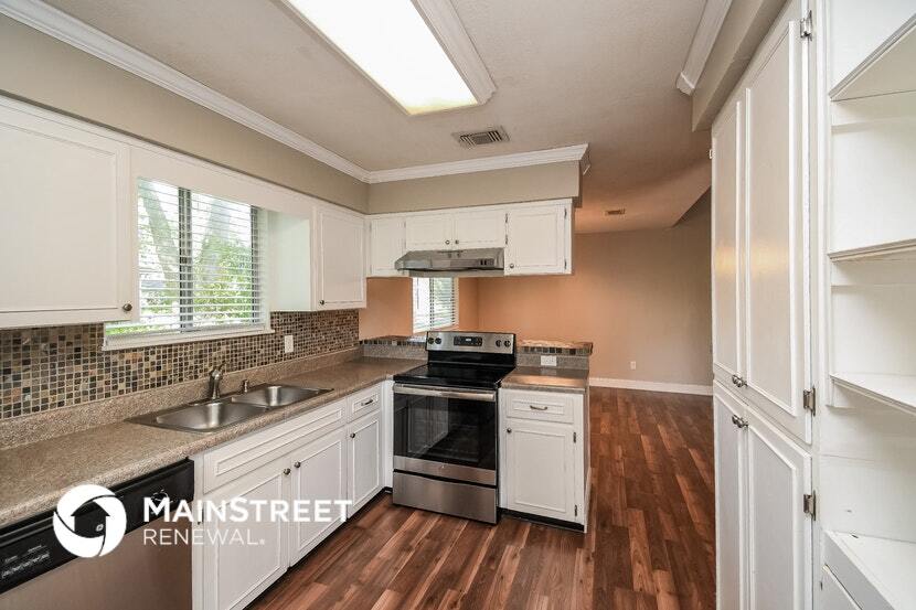 Building Photo - 10927 Horse Track Dr E