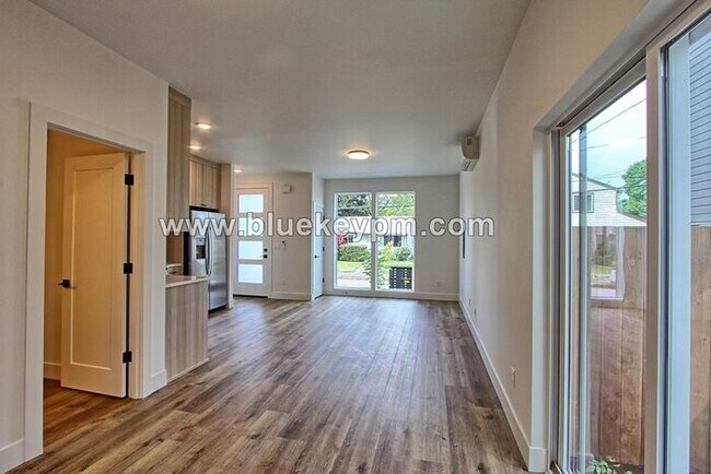 Building Photo - $2150! 2 Bed, 2.5 Bath Townhome in Arbor L...