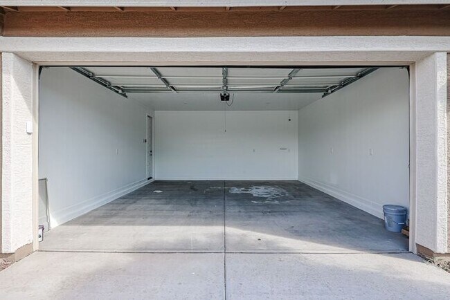 Building Photo - Available August 7th! Gated Community 4 Bedroom 3 Bathroom Home!