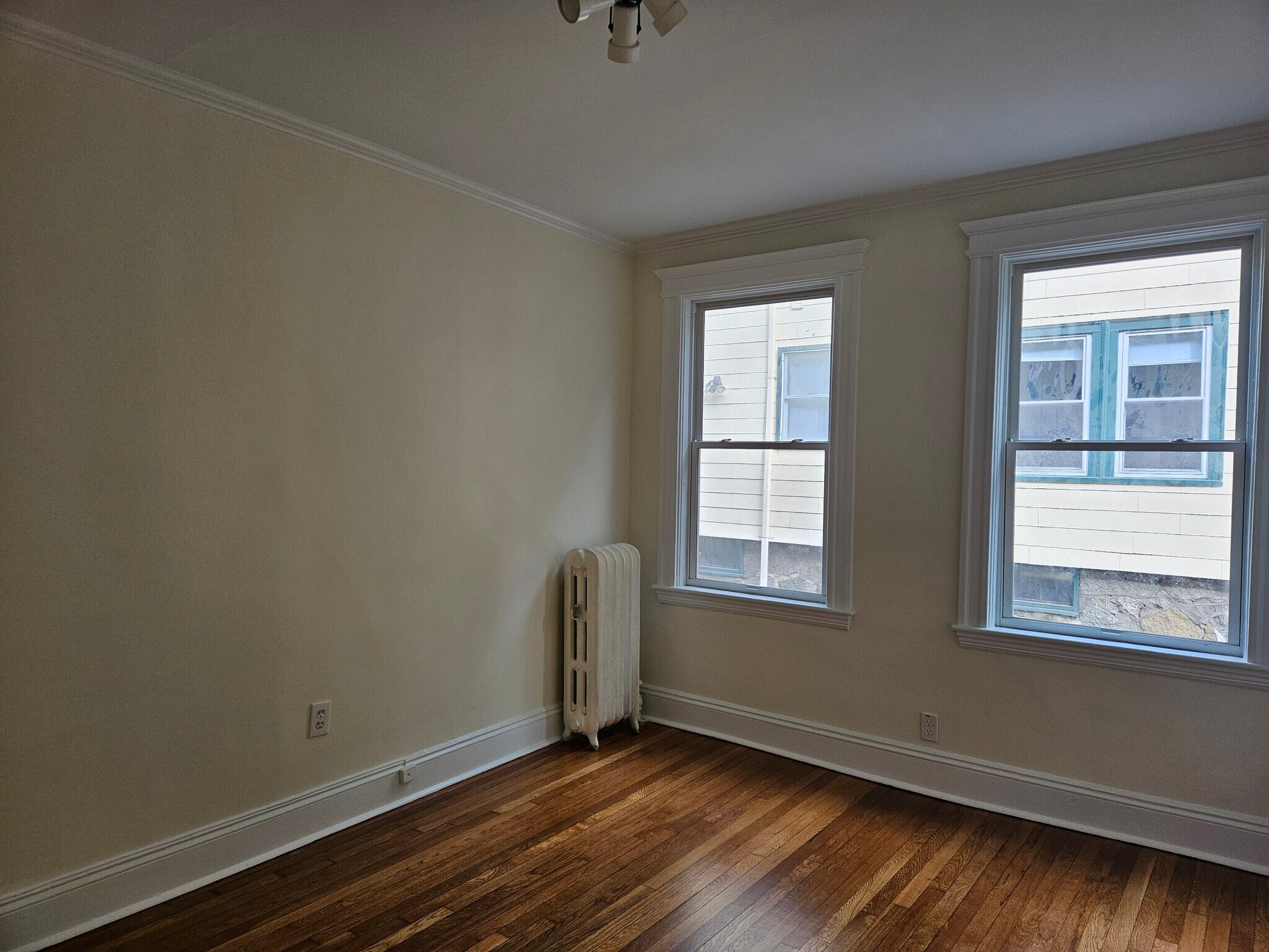 Building Photo - 22 Castleton St