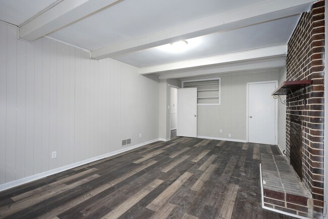 Building Photo - Newly renovated, spacious and versatile house waiting to be a home!