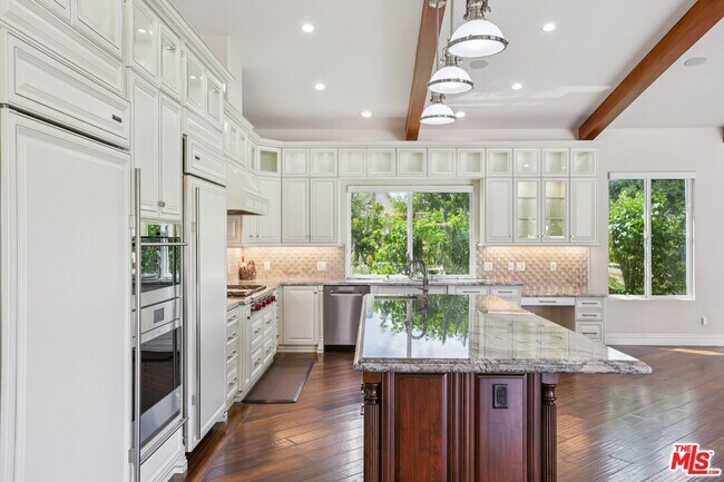 Building Photo - 27048 Triumph Ave