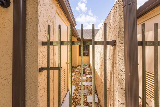Building Photo - 64 Pine Track