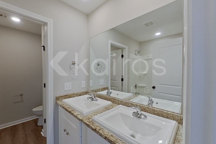 Building Photo - 52 Cottage Grove Dr