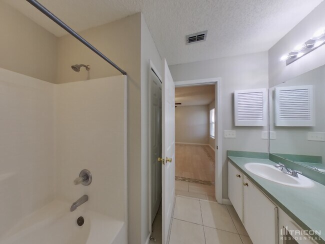 Building Photo - 7319 Volley Dr N