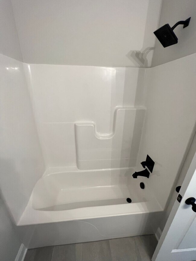 Building Photo - 1217 Shallowford St