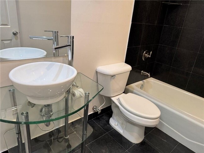 Building Photo - 1005 Navco Rd