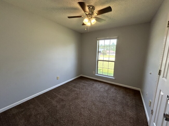 Building Photo - Home For Rent