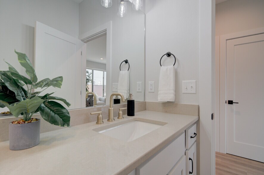 Building Photo - 3766 Equestrian Ln
