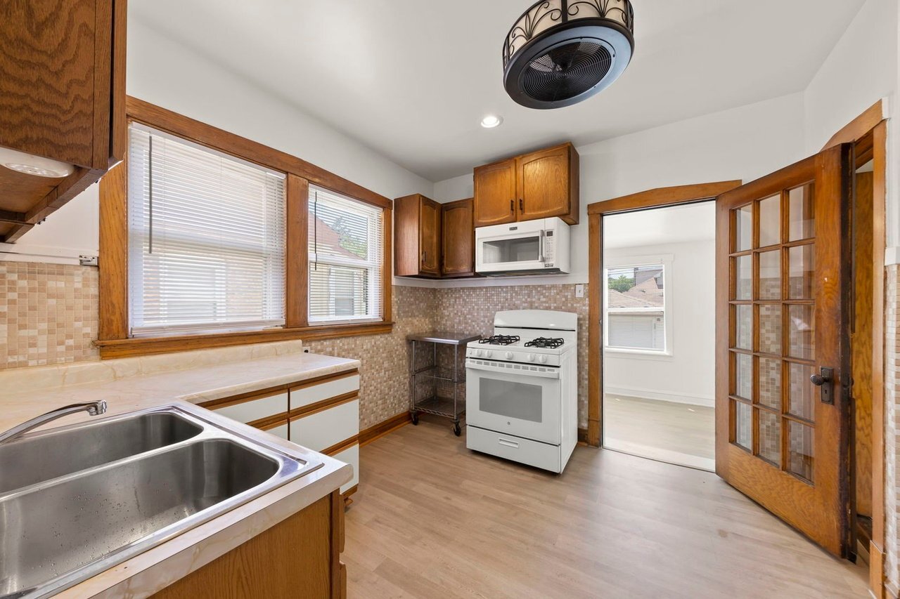 Building Photo - 636 S 19th Ave