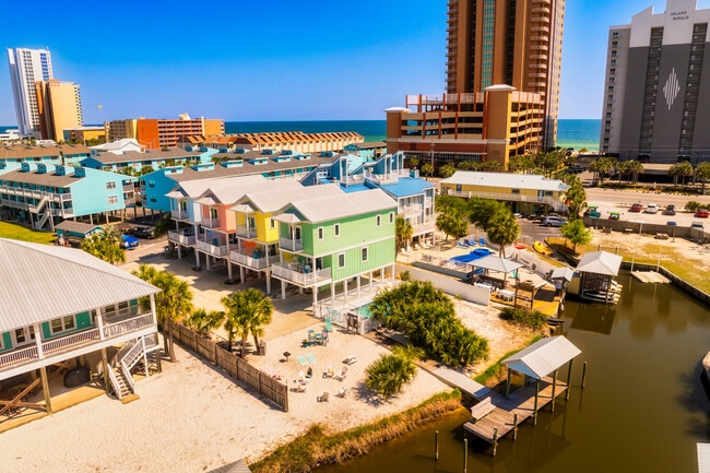 Building Photo - 105 W 7th St