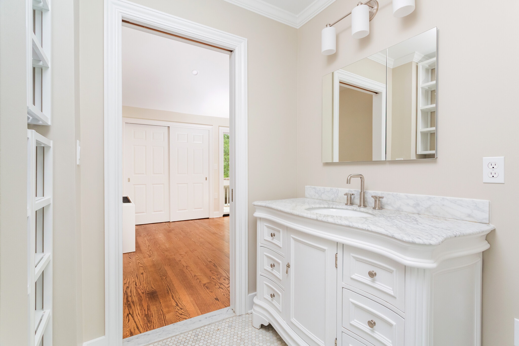 En Suite Bath - 15 River Rd