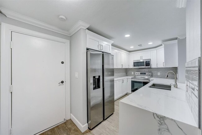 Building Photo - 4141 Bayshore Blvd