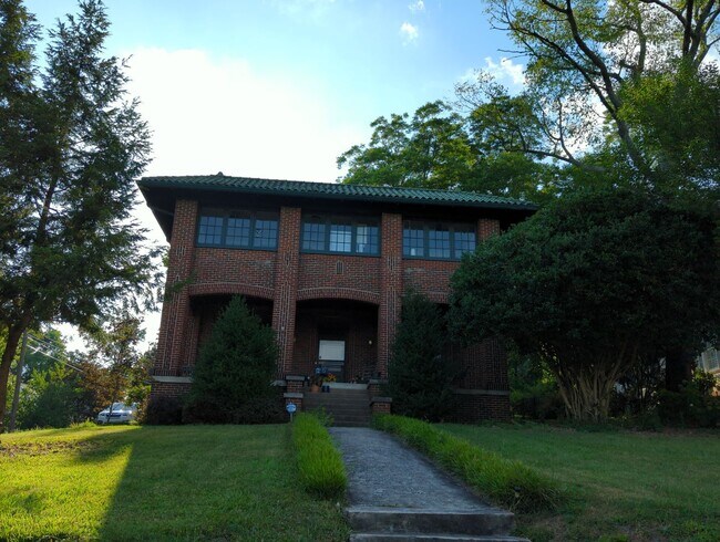 Building Photo - 1 Clearview Ave