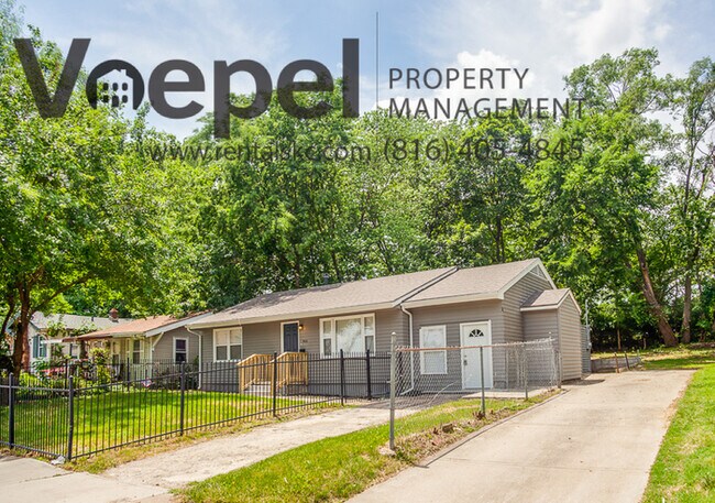 Building Photo - 3 Bedroom 1.5 Bath Fully Renovated Home