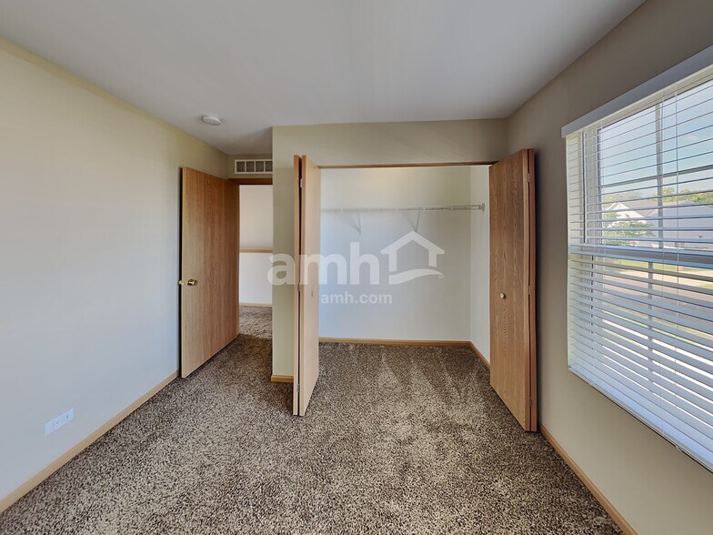 Building Photo - 39861 Waterloo Dr