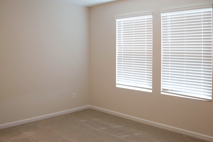 Building Photo - 2801 Killian Ct