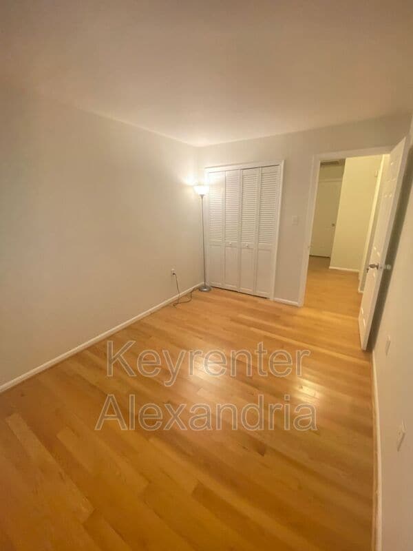 Building Photo - 5923 Kara Pl