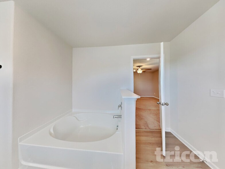 Building Photo - 260 Chedworth Dr