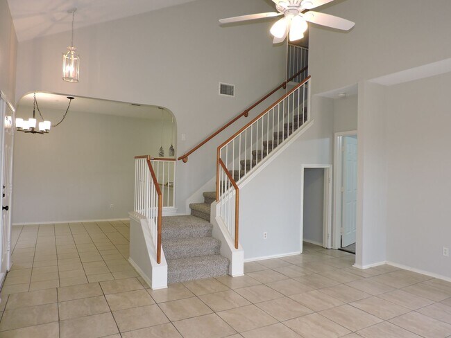 Building Photo - Gorgeous Three Bedroom Condo in South Austin