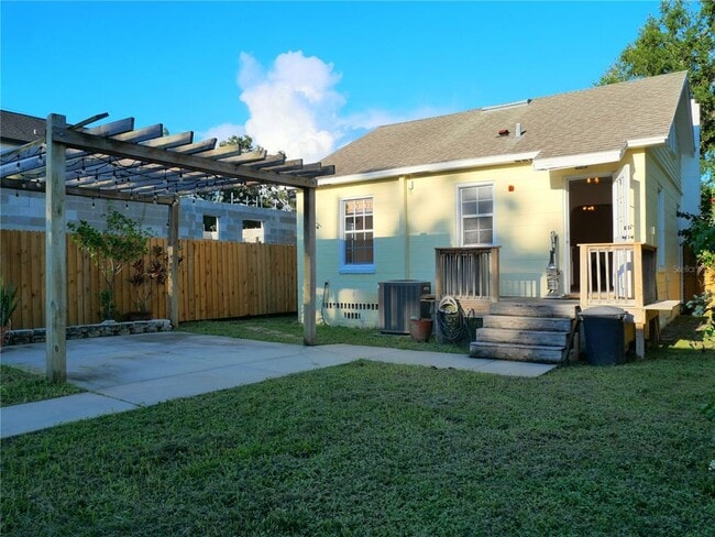 Building Photo - 2916 N Woodrow Ave