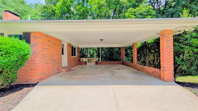 Building Photo - 3318 Hilltop Cir