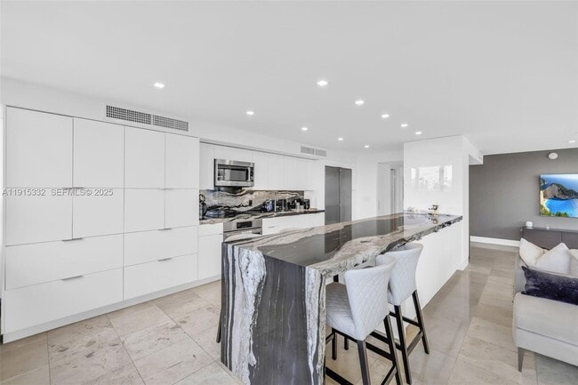 Building Photo - 11 Island Ave