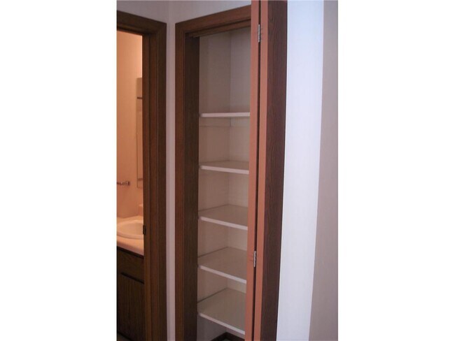 Building Photo - 512 2nd Ave E