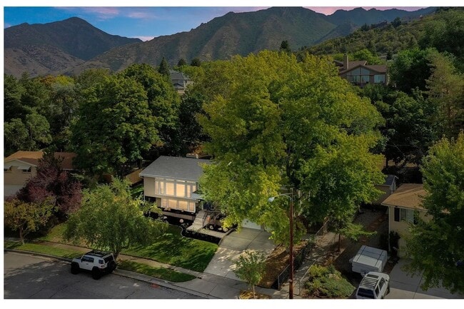 Building Photo - Olympus Cove Home Tucked In to the Benches! Near Park, Schools, Hiking and Skiing!