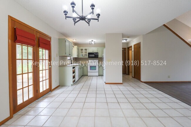 Building Photo - Recently Updated 3 Bed 2.5 Bath in Bixby - Move in Ready!