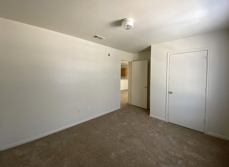 Building Photo - 330 S 40th St