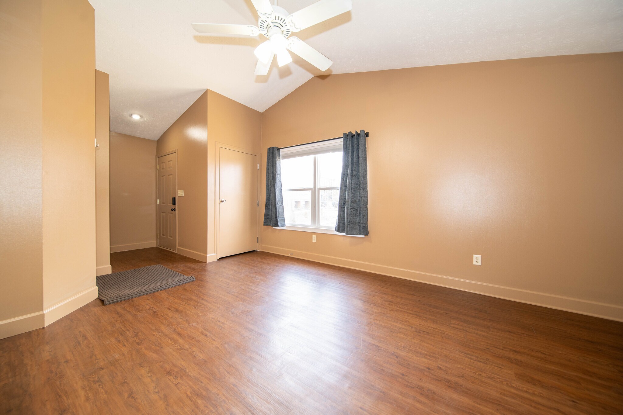 Great Room-3 - 701 N Dicks St