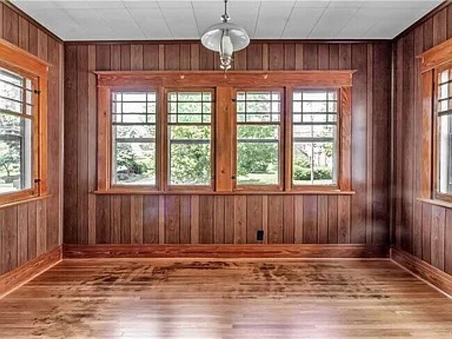 Building Photo - 255 Woodside Ave