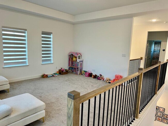 Building Photo - 1113 Scenic Grn Lp