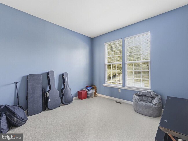 Building Photo - 45370 Barefoot Dr