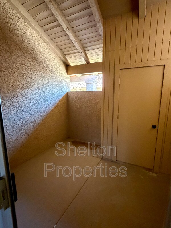Building Photo - 501 W Tonopah Dr