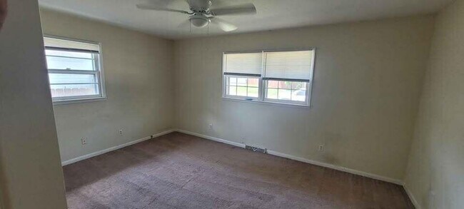 Building Photo - 918 S Luster Ave