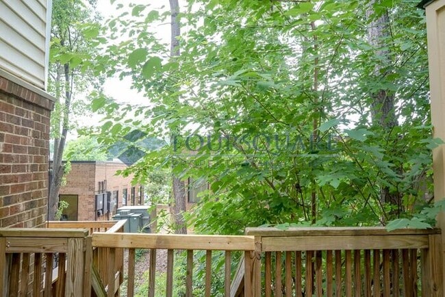 Building Photo - Spacious Townhome with Wood-Burning Fireplace, Large Deck & Storage Room , Convenient North Ridge...
