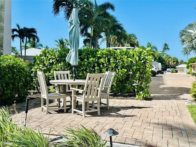 Building Photo - 2750 Gulf Shore Blvd N