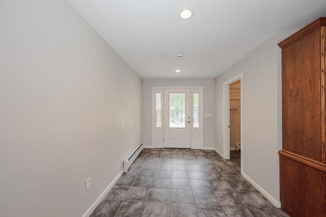 Building Photo - 55 Holbrook Hill Rd