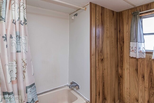 Building Photo - 111 Clover Ridge Dr