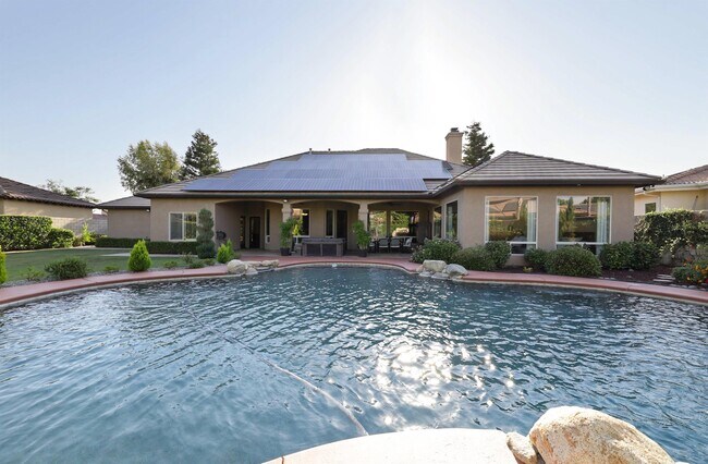 Building Photo - 2510 Tiverton Dr