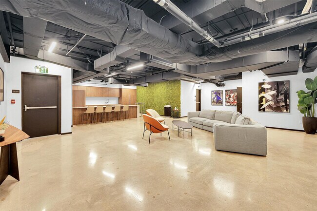 Building Photo - 398 NE 5th St