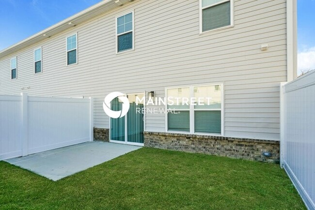 Building Photo - 3 Bedroom Pet-Friendly Home in Jeffersonville, IN with Main Street Renewal