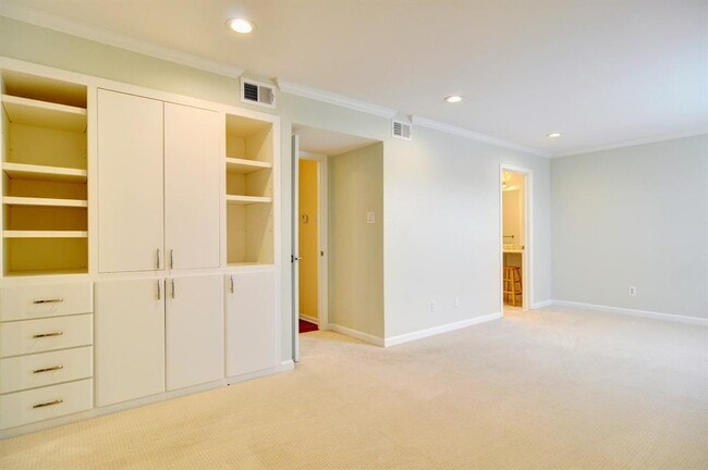 Building Photo - 3024 Hulen Ct