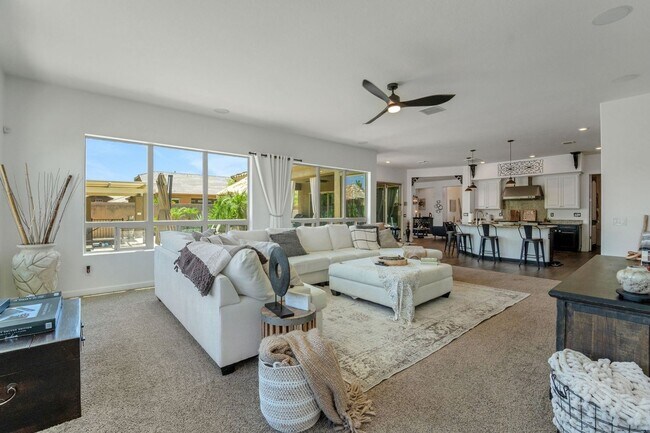 Building Photo - Spacious 4BR House in Cave Creek